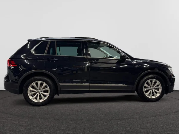 VOLKSWAGEN Tiguan (2018) — foto 21 van 24