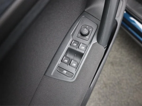 VOLKSWAGEN Tiguan (2022) — foto 6 van 22