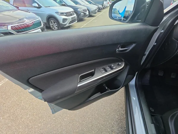 SUZUKI Vitara (2021) — foto 7 van 26