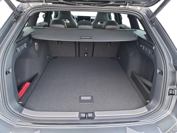 VOLKSWAGEN Passat Variant (2025) — foto 16 van 21
