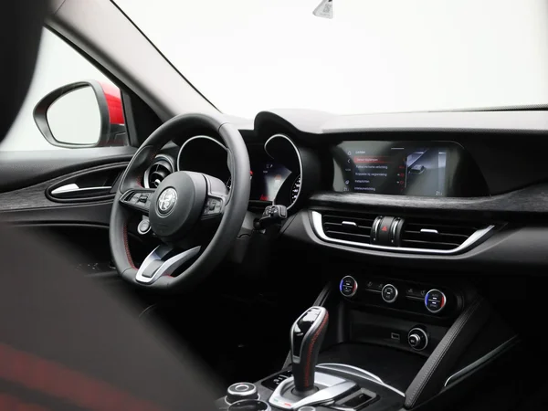 Alfa Romeo Stelvio (2022) — foto 31 van 44