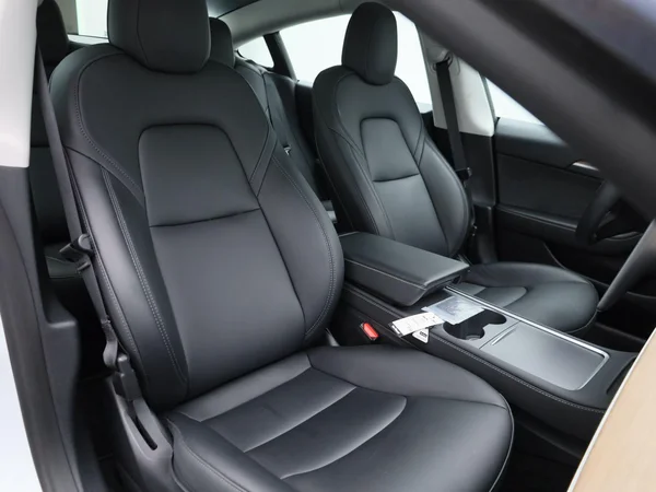 Tesla Model 3 (2023) — foto 35 van 42