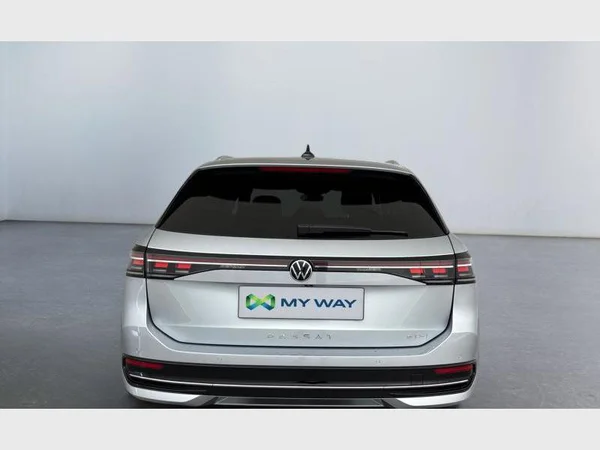 Volkswagen Passat SW (2024) — foto 34 van 36