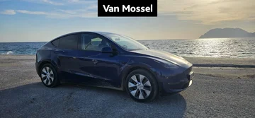 Tesla Model Y (2023)