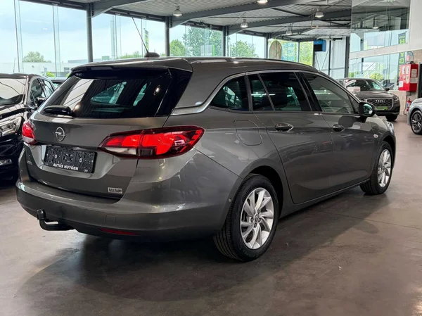 Opel Astra Sports Tourer (2021) — foto 11 van 18