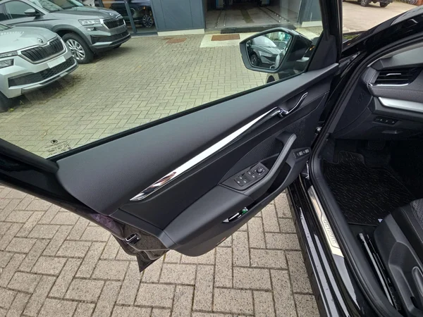 SKODA Octavia Combi (2024) — foto 14 van 24