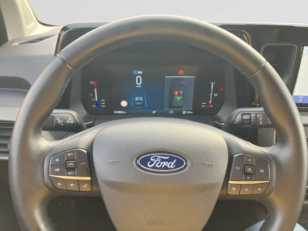 FORD Tourneo Courier (2025) — foto 13 van 25