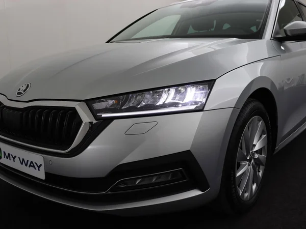 SKODA Octavia Combi (2024) — foto 8 van 18