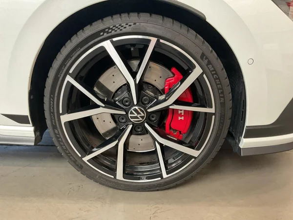 VOLKSWAGEN Golf VIII GTI (2021) — foto 16 van 23