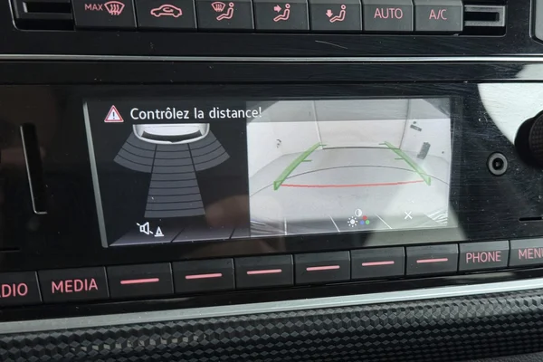 Volkswagen E-Up! (2020) — foto 9 van 28