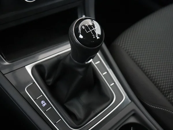 VOLKSWAGEN Golf (2018) — foto 4 van 23