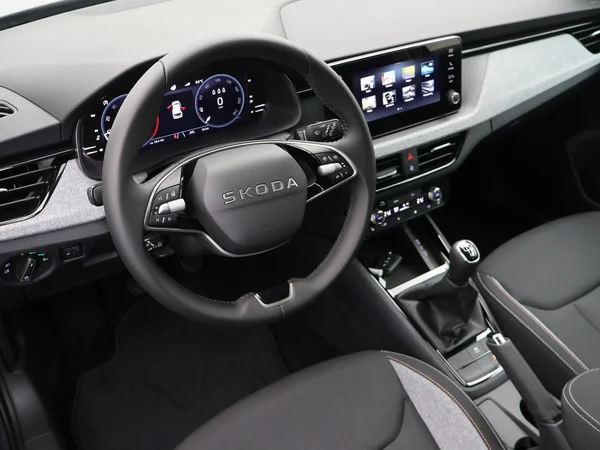 SKODA Kamiq (2025) — foto 8 van 23