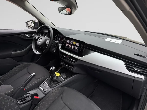 SKODA Kamiq (2023) — foto 8 van 13