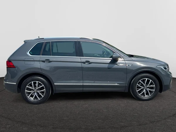 VOLKSWAGEN Tiguan (2022) — foto 9 van 18