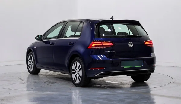 Volkswagen E-Golf (2019) — foto 23 van 75
