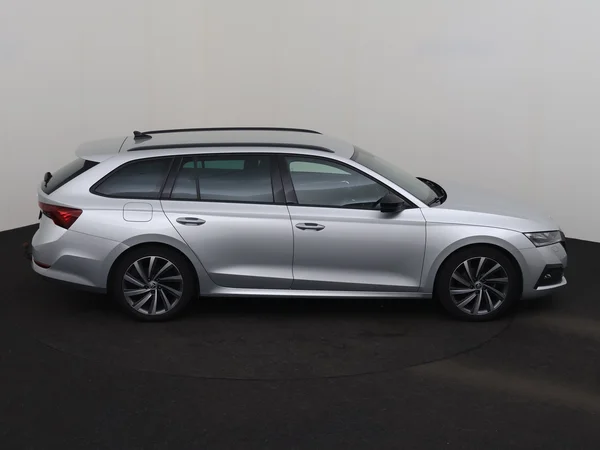 SKODA Octavia (2022) — foto 28 van 32