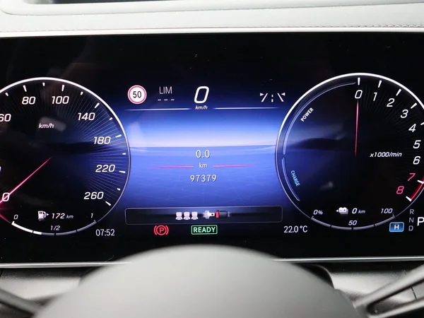 Mercedes-Benz GLC (2024) — foto 7 van 35