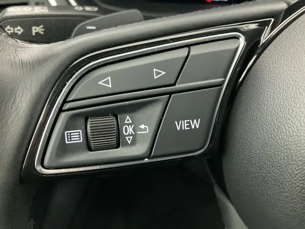 AUDI A4 (2022) — foto 17 van 36