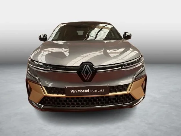 Renault Megane E-Tech (2022) — foto 7 van 14