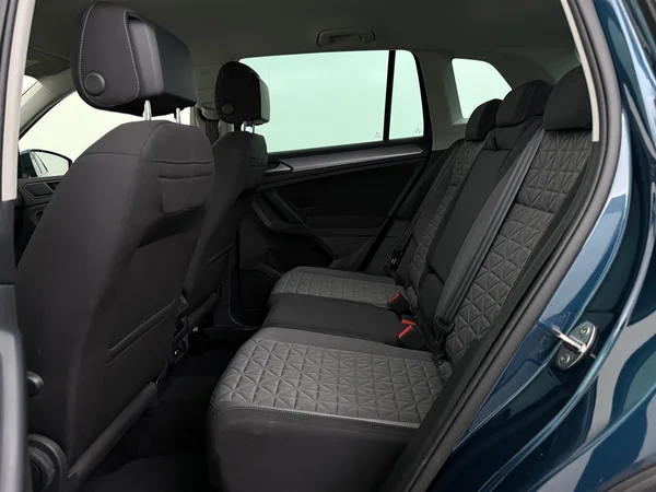 VOLKSWAGEN Tiguan (2022) — foto 5 van 28