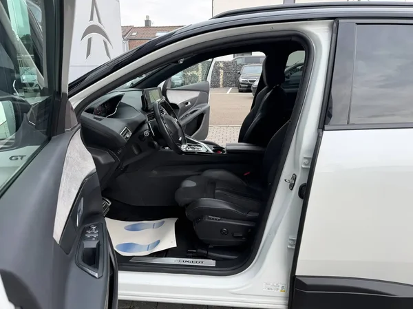 Peugeot 5008 (2021) — foto 27 van 29