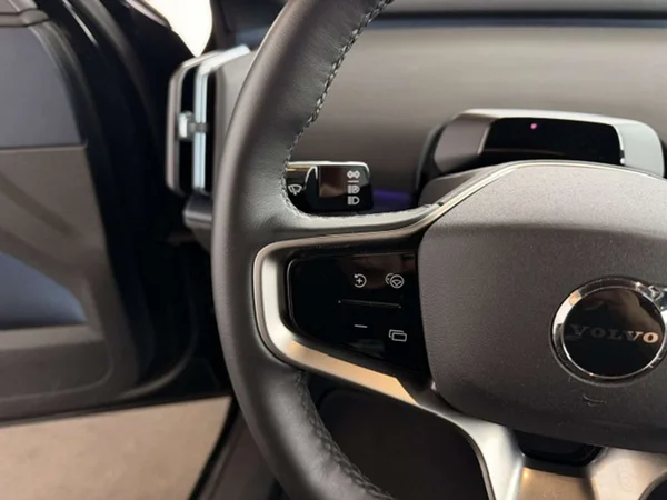 Volvo EX30 (2024) — foto 10 van 22