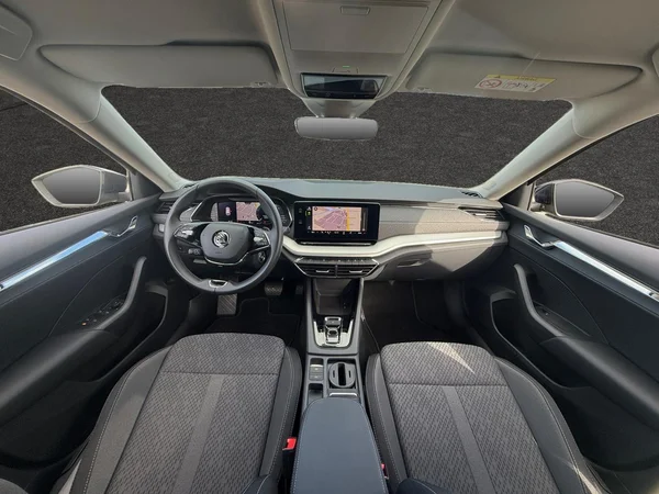SKODA Octavia Combi (2024) — foto 23 van 23