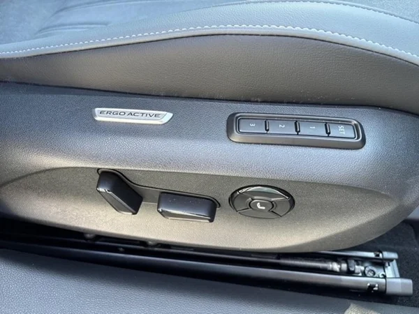 VOLKSWAGEN Passat SW (2025) — foto 11 van 25