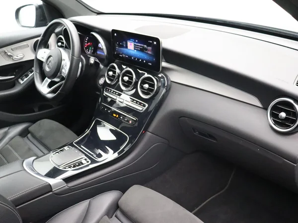 Mercedes-Benz GLC (2022) — foto 13 van 23