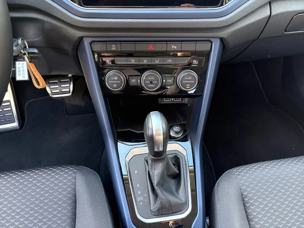 VOLKSWAGEN T-Roc (2020) — foto 3 van 21