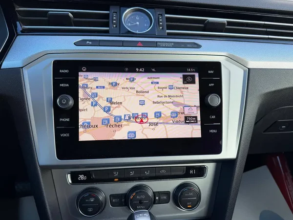 Volkswagen Passat (2019) — foto 3 van 23