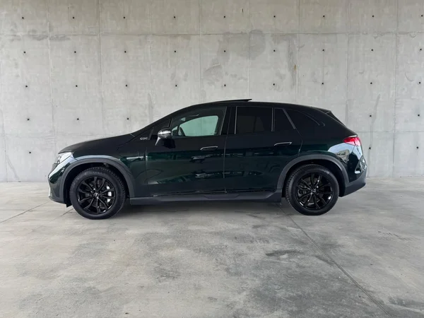 Mercedes-Benz EQE (2025) — foto 18 van 24