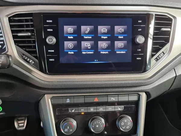 VOLKSWAGEN T-Roc (2021) — foto 5 van 22
