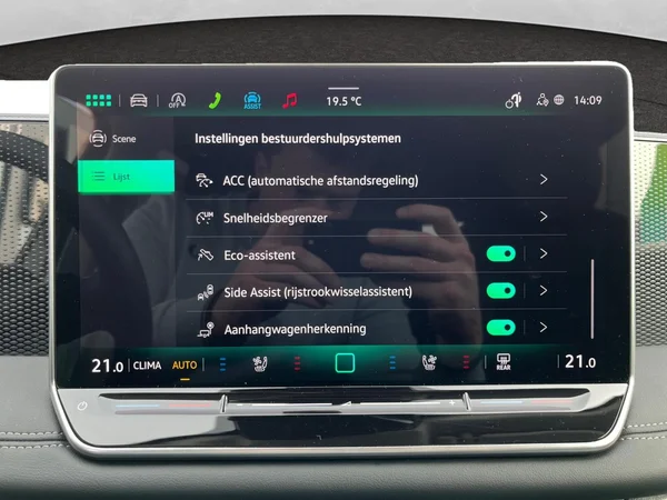 VOLKSWAGEN Tiguan (2024) — foto 20 van 22