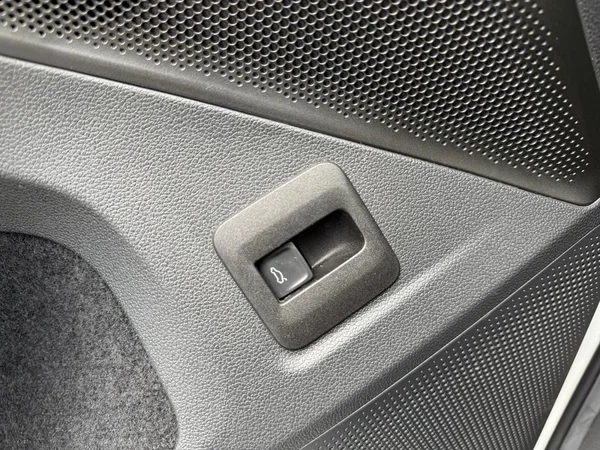 VOLKSWAGEN Tiguan (2024) — foto 3 van 24