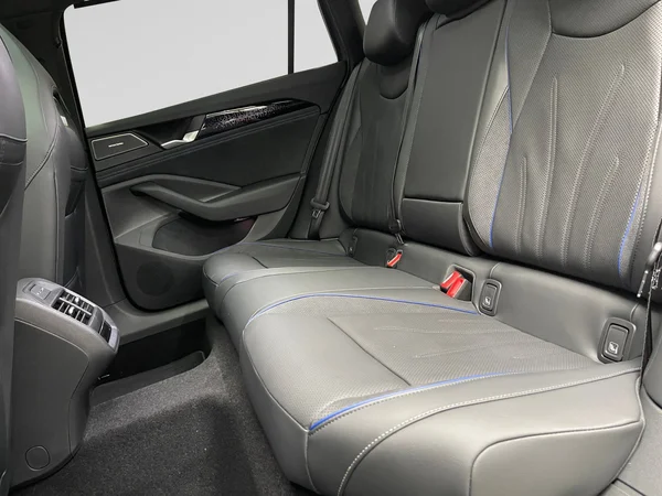 VOLKSWAGEN Passat Variant eHybrid (PHEV) (2025) — foto 9 van 15