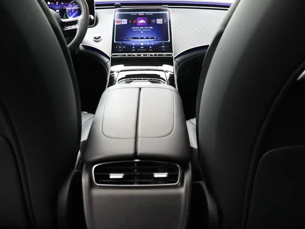 Mercedes-Benz EQE (2025) — foto 19 van 34