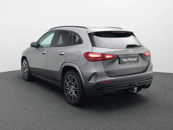 Mercedes-Benz GLA (2025) — foto 12 van 35