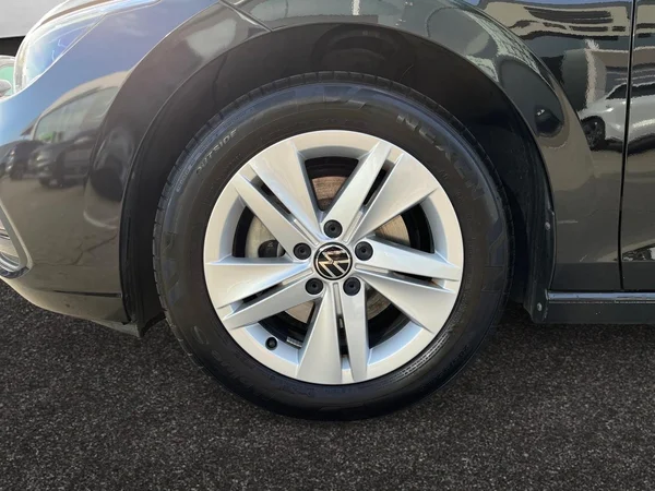 VOLKSWAGEN Golf VIII SW (2025) — foto 13 van 21