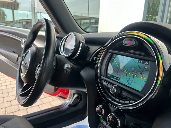 Mini One (2018) — foto 3 van 20