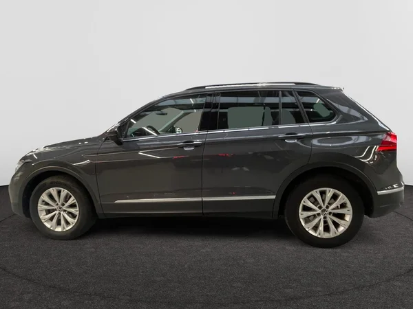 VOLKSWAGEN Tiguan (2022) — foto 12 van 24