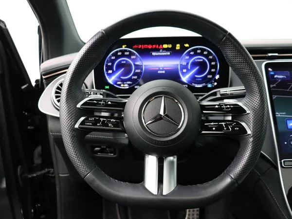 Mercedes-Benz EQE (2025) — foto 8 van 35