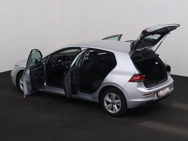 VOLKSWAGEN Golf (2024) — foto 27 van 28