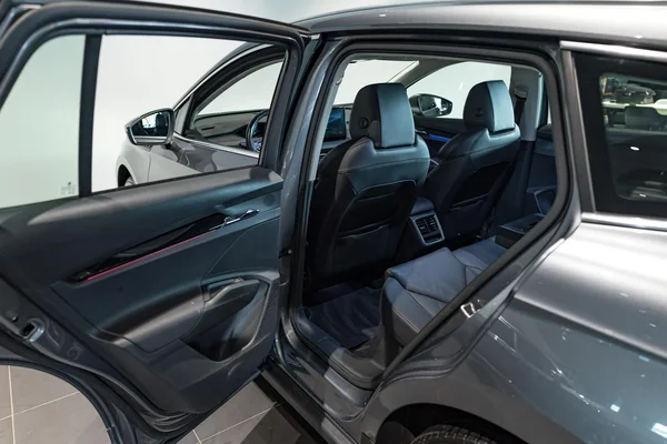 Škoda Enyaq iV (2023) — foto 7 van 35