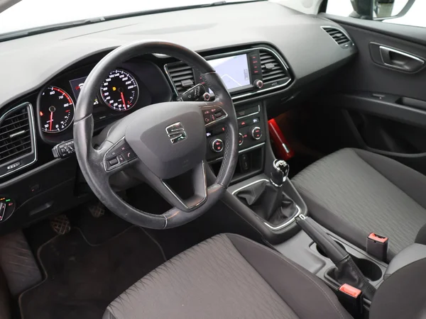 SEAT Leon (2017) — foto 8 van 27