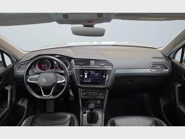 VOLKSWAGEN Tiguan (2021) — foto 2 van 34