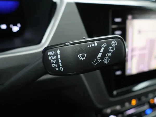 Volkswagen Touran (2022) — foto 17 van 29