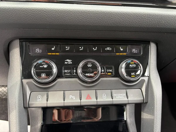 SKODA Kodiaq (2023) — foto 9 van 21