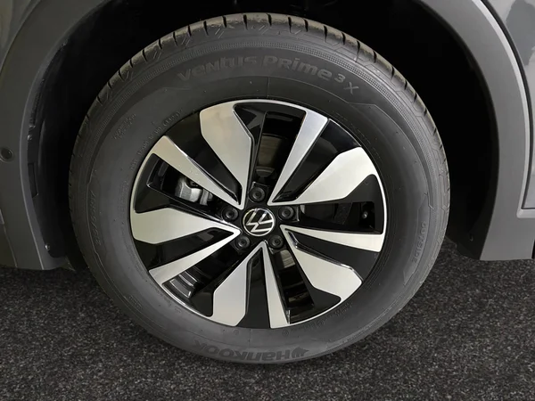 VOLKSWAGEN Tiguan (2025) — foto 14 van 16