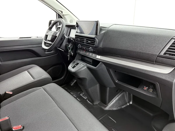 Opel Vivaro (2024) — foto 3 van 17